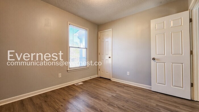 Building Photo - 345 Bomar Ln