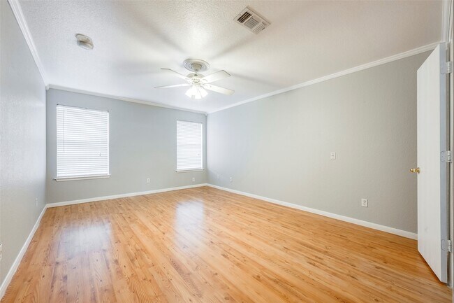 Building Photo - 5900 Rising Meadow Dr