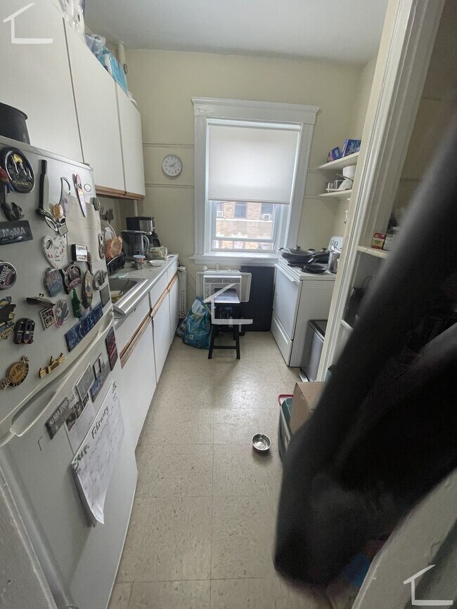 Building Photo - 9/1 No fee! Spacious 1BR in Allston near Green Line, heat inc!