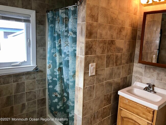 Building Photo - 3456 Jefferson Ave