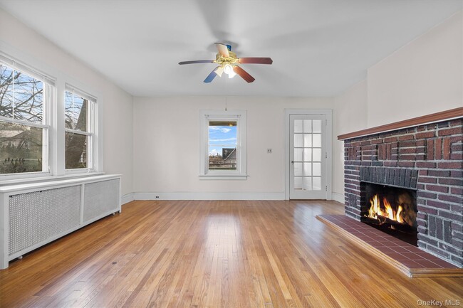 Building Photo - 247 Roberts Ave