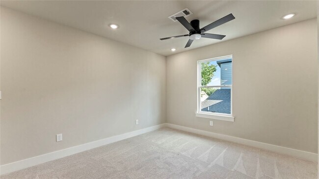 Building Photo - 1303 SW Journey Ln