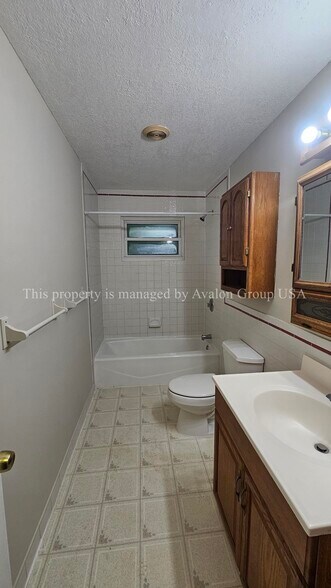 Building Photo - 2052 Lake Weir Ave