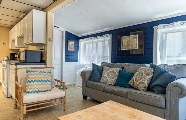 Building Photo - 1006 Newton St