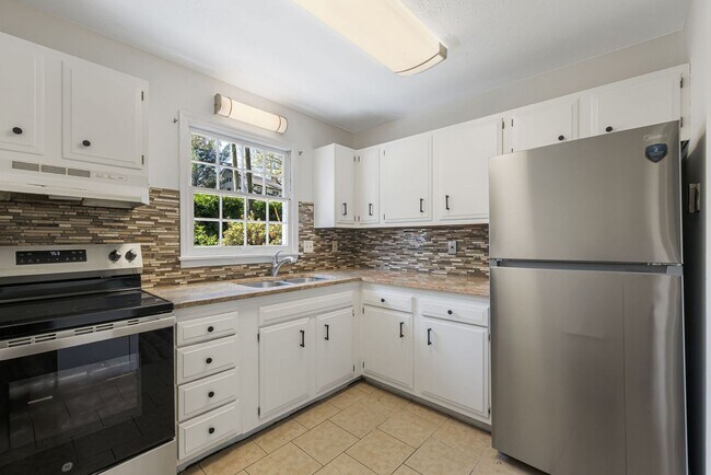 Building Photo - Chiles Avenue