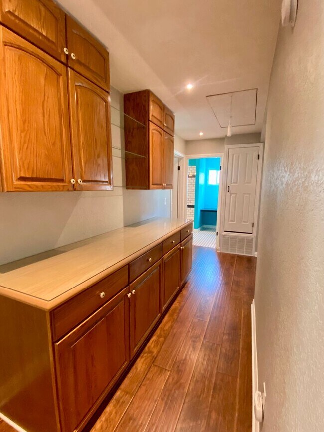 Building Photo - Charming, remodeled, country style home in private Simi Valley location.