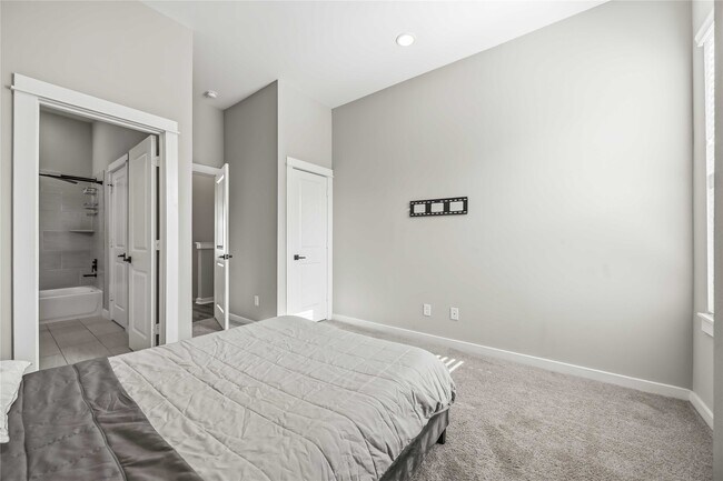 Building Photo - 6713 Parker Grv Ln