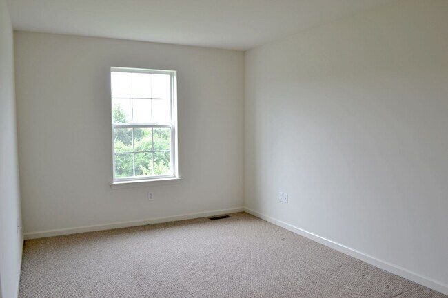 Building Photo - Spacious Townhome with 1-Car Garage & Pet-Friendly – Conrad Weiser Schools!