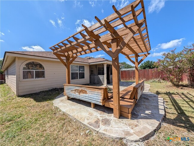 Building Photo - 268 Goliad Dr