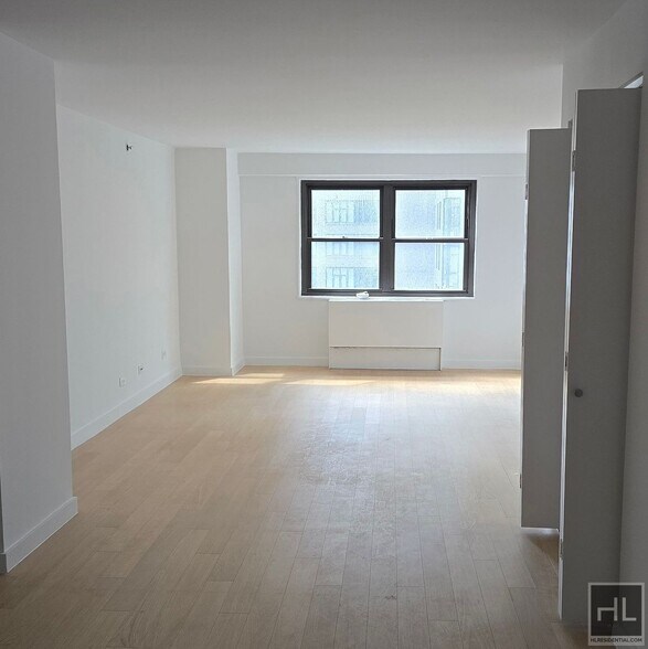 Primary Photo - East 39th Street
