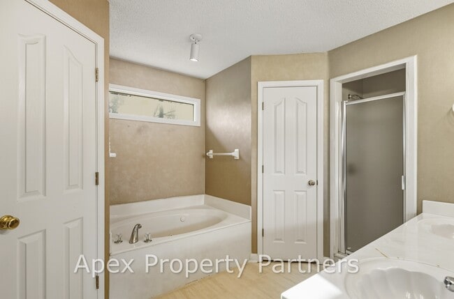 Building Photo - 13109 Sandbourne S