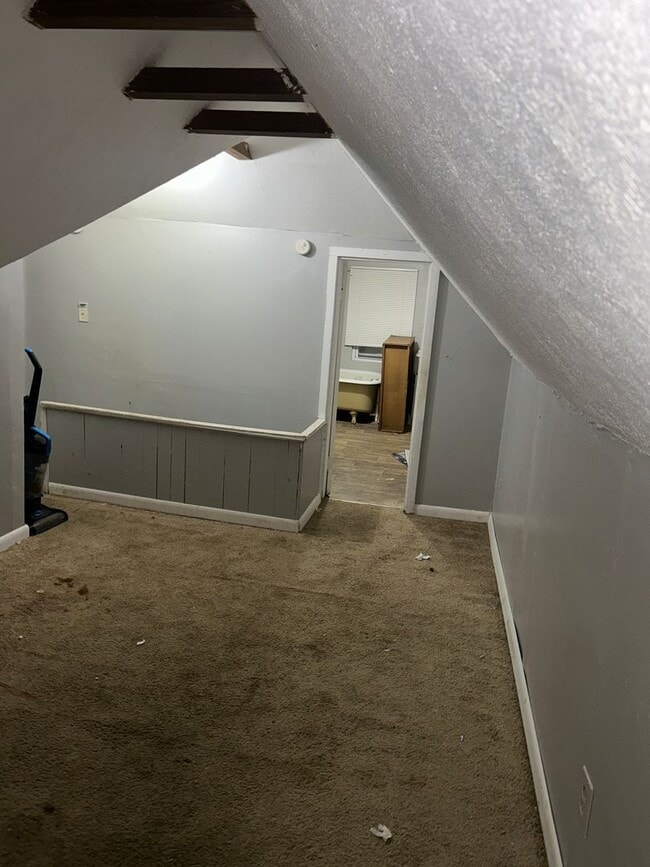 Building Photo - Three Bedroom Home