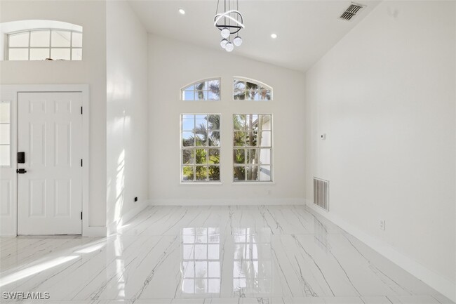 Building Photo - 4520 SW 22nd Ave