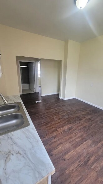 Building Photo - 4485 W 136th St