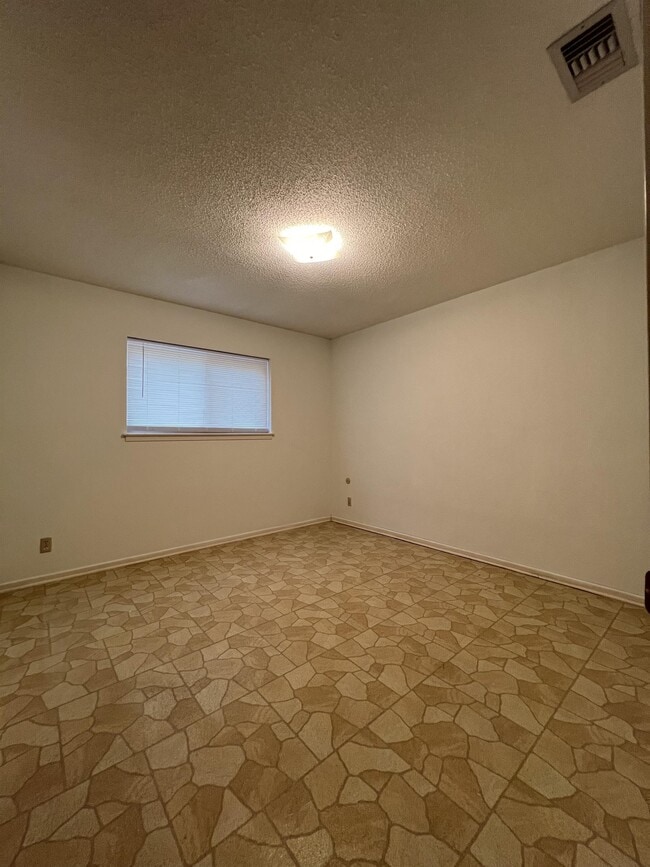 Building Photo - 1735 Donaldson Ave