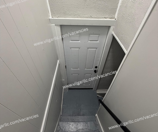 Building Photo - Newly Renovated 3 - Bedrooms • 1-Bathroom Home