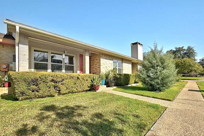 Building Photo - 11133 Pinehurst Dr