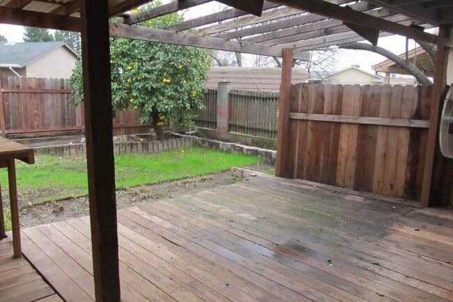 Building Photo - Super Cute 3/2 Rancho Cordova Home!! **Ple...