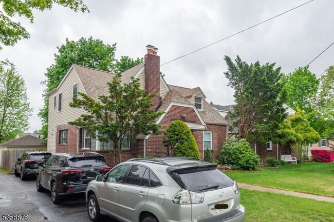 Building Photo - 3-13 Fair Lawn Ave