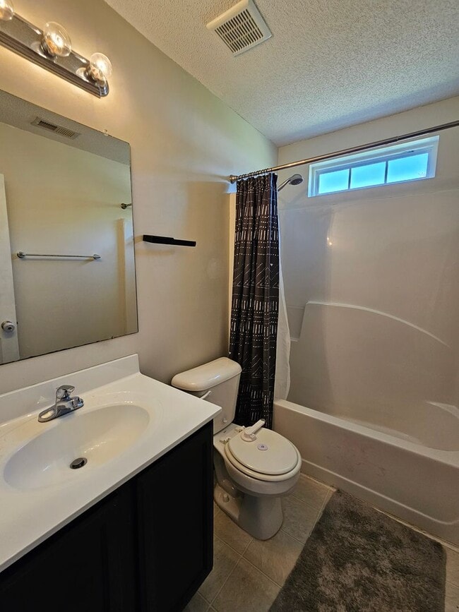 Building Photo - 3 Bedroom 2 Bath Richlands Home for Rent