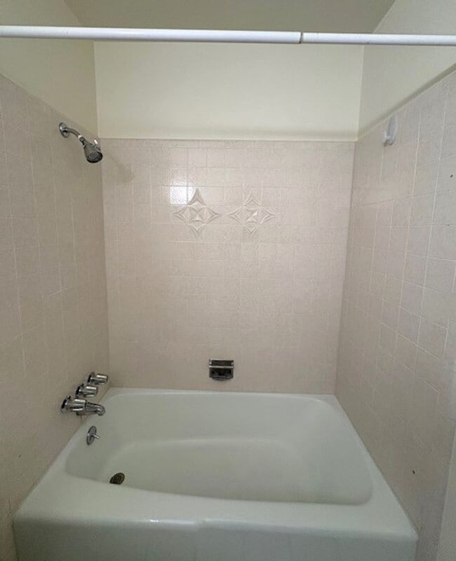Building Photo - 2 Bedroom Apartment in Holladay!