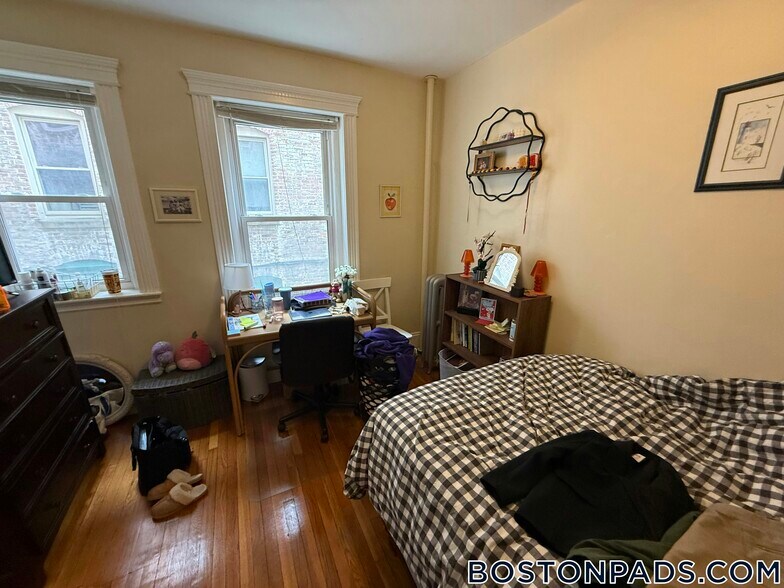 Building Photo - 16 Fuller St