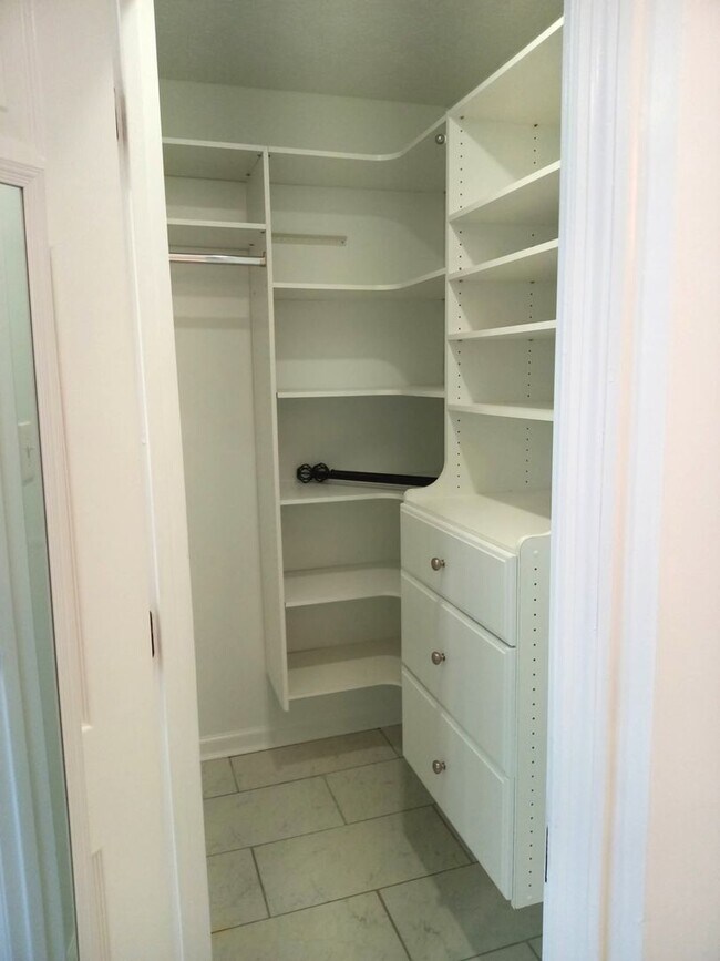 Building Photo - 3 Bedroom Condo in Kings Grant w/ Luxury Updates!