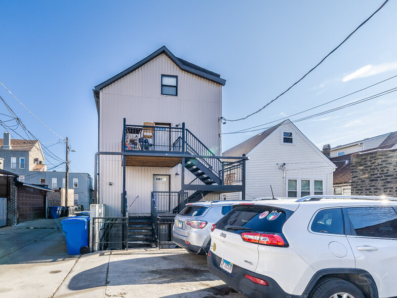 Building Photo - 2312 S Seeley Ave