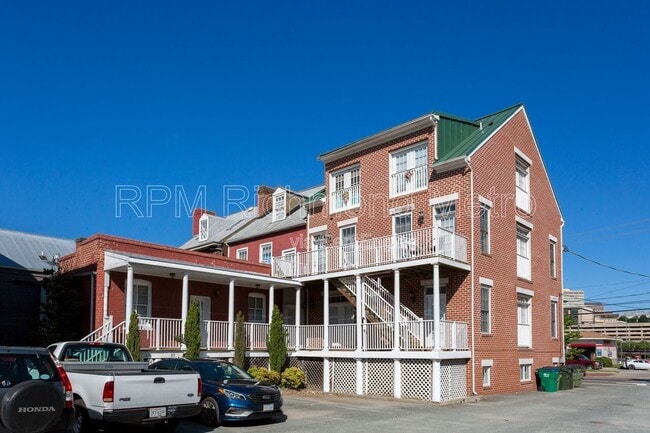Building Photo - 215 N 18th St