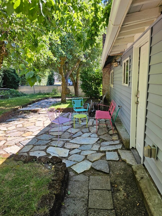 Building Photo - 1310 18th St NE