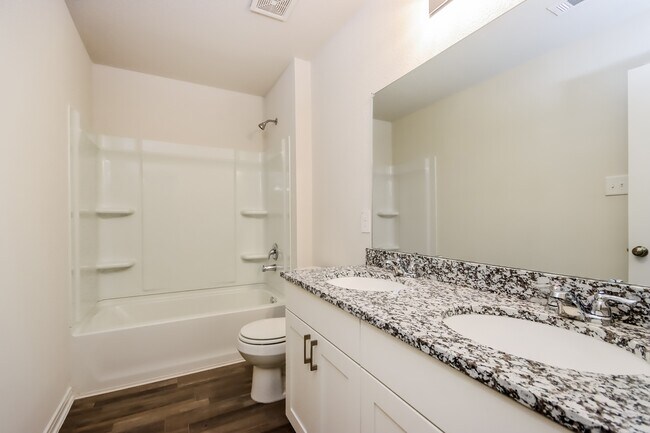 Building Photo - 15720 Del Norte Dr