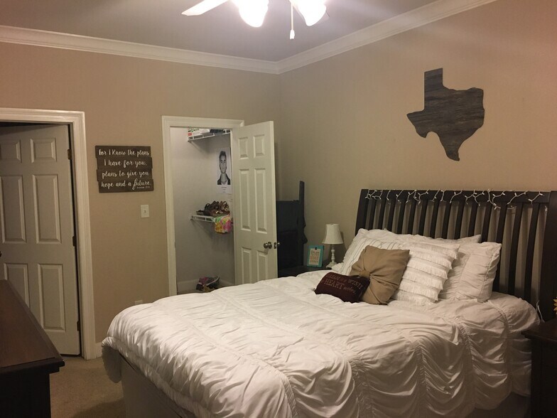 Building Photo - 801 Luther St W