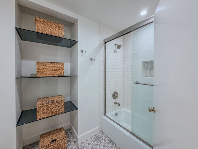 Building Photo - 5142 Sandpiper Way