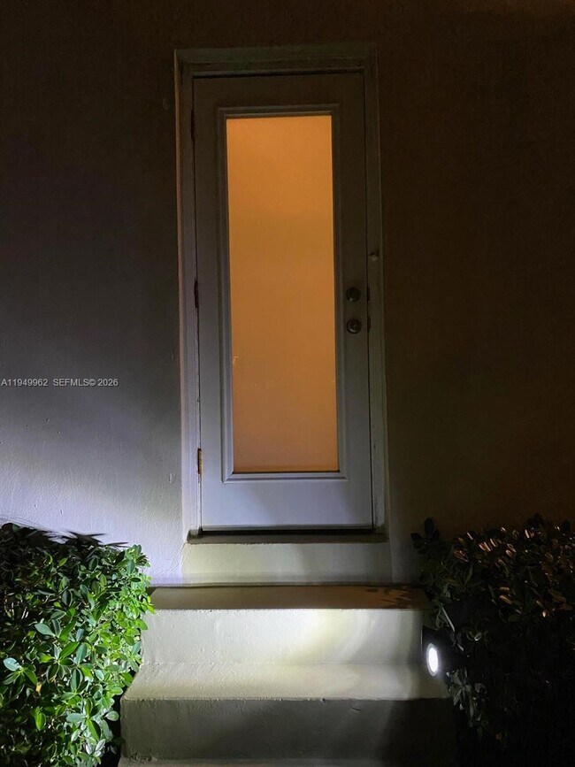 Building Photo - 101 Collins Ave