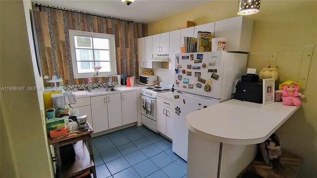 Building Photo - 833 10th St