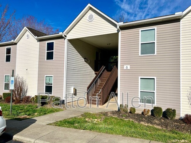 Primary Photo - 6 Zell Ln