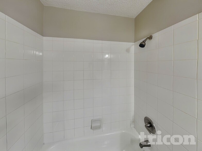 Building Photo - 835 Stonybrook Cir