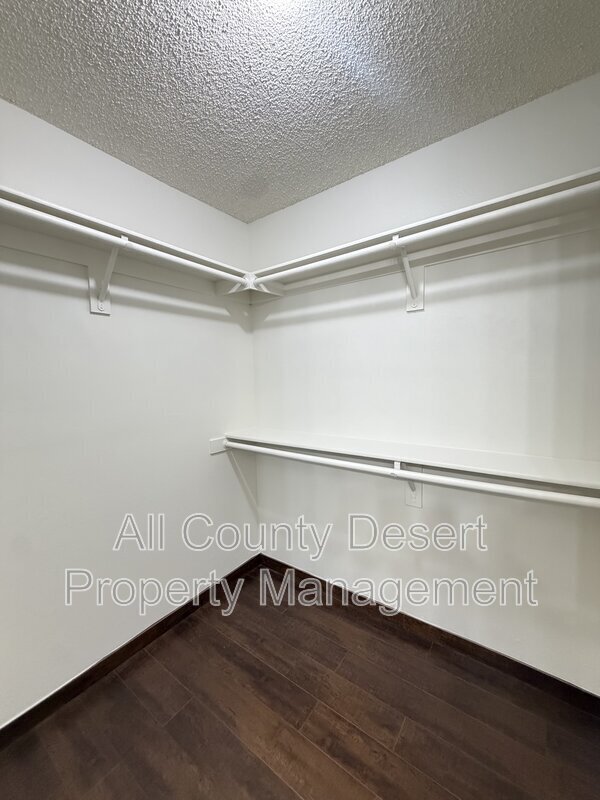 Building Photo - 52020 Avenida Mendoza