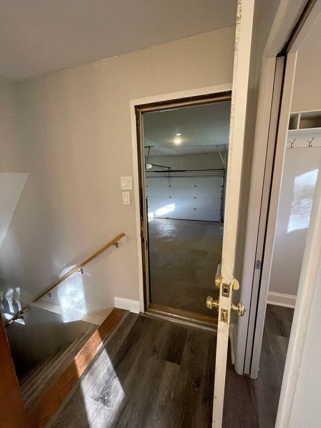 Building Photo - Beautiful Three Bedroom Home