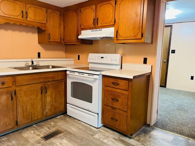 Building Photo - AVAILABLE AUGUST 2026! (Pet Friendly)