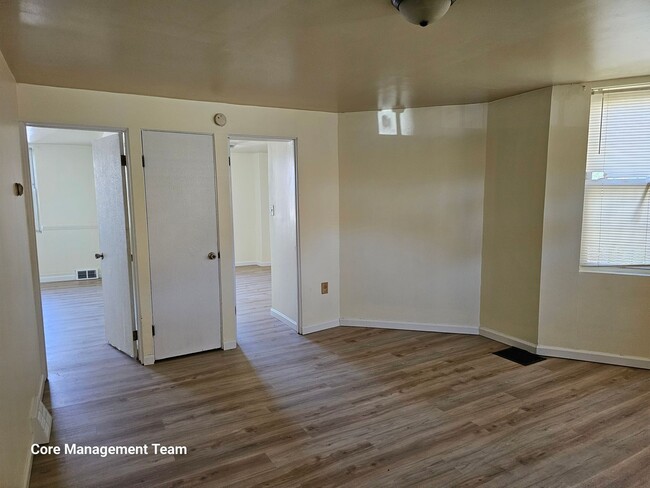 Building Photo - Updated 3 bedroom 1 bath apartment for rent