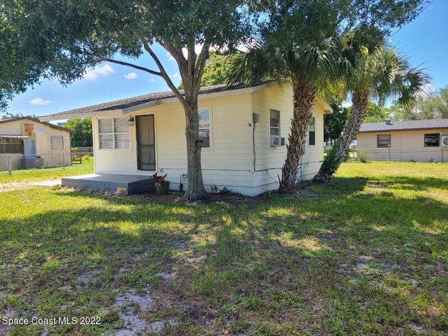 Building Photo - 1503 Licht St