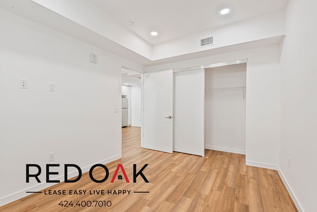 Building Photo - Exquisite One Bedroom with High Ceilings, ...