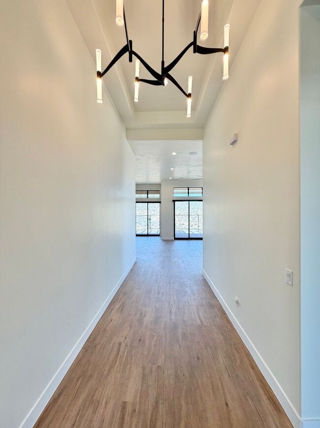 Building Photo - Beautiful Single-Level Home with Trail Access & Stunning Views!!! Pet Friendly!