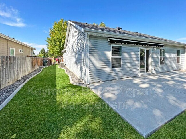 Building Photo - 1691 E Daulby St