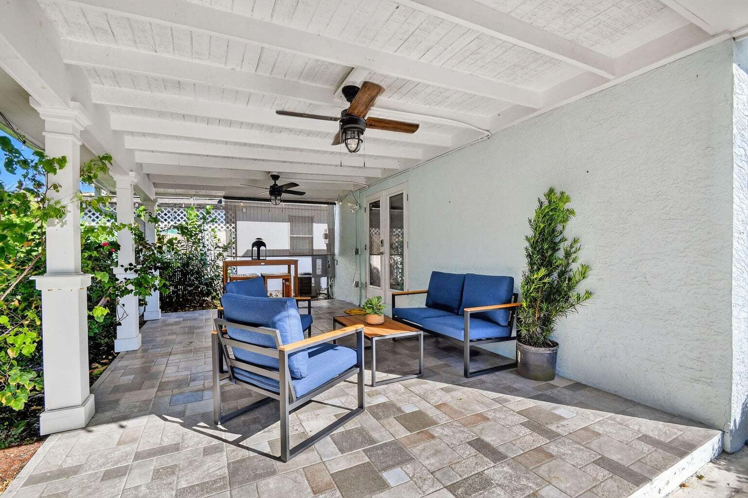 Building Photo - 1511 S Palmway