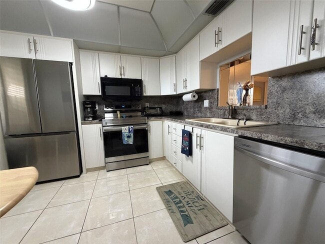 Building Photo - 2304 Lucaya Ln