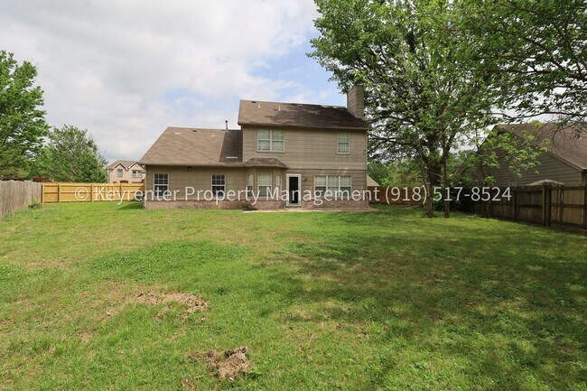 Building Photo - 4 Bed | 2 Bath in Broken Arrow!