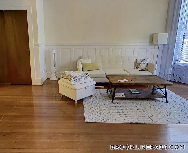 Building Photo - 1071 Beacon St