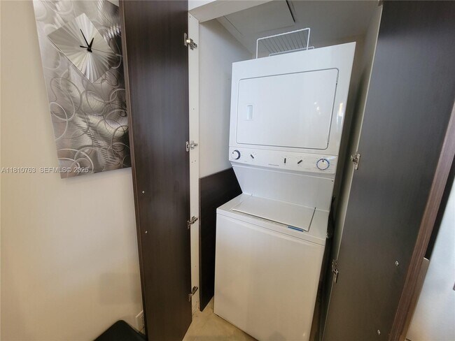 Building Photo - 1830 S Ocean Dr